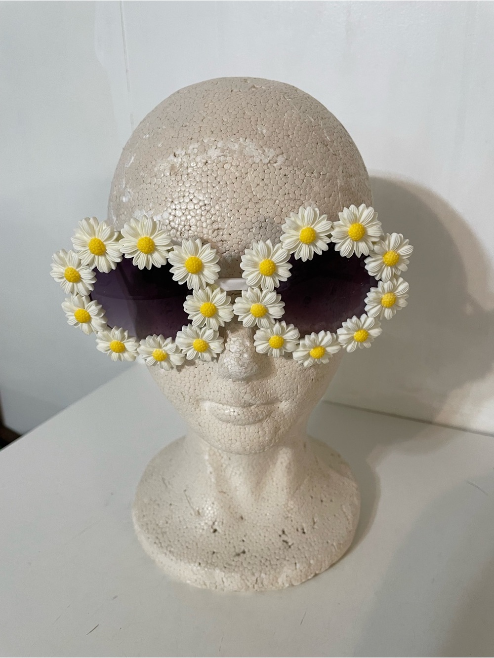 Novelty Daisy Sunglasses